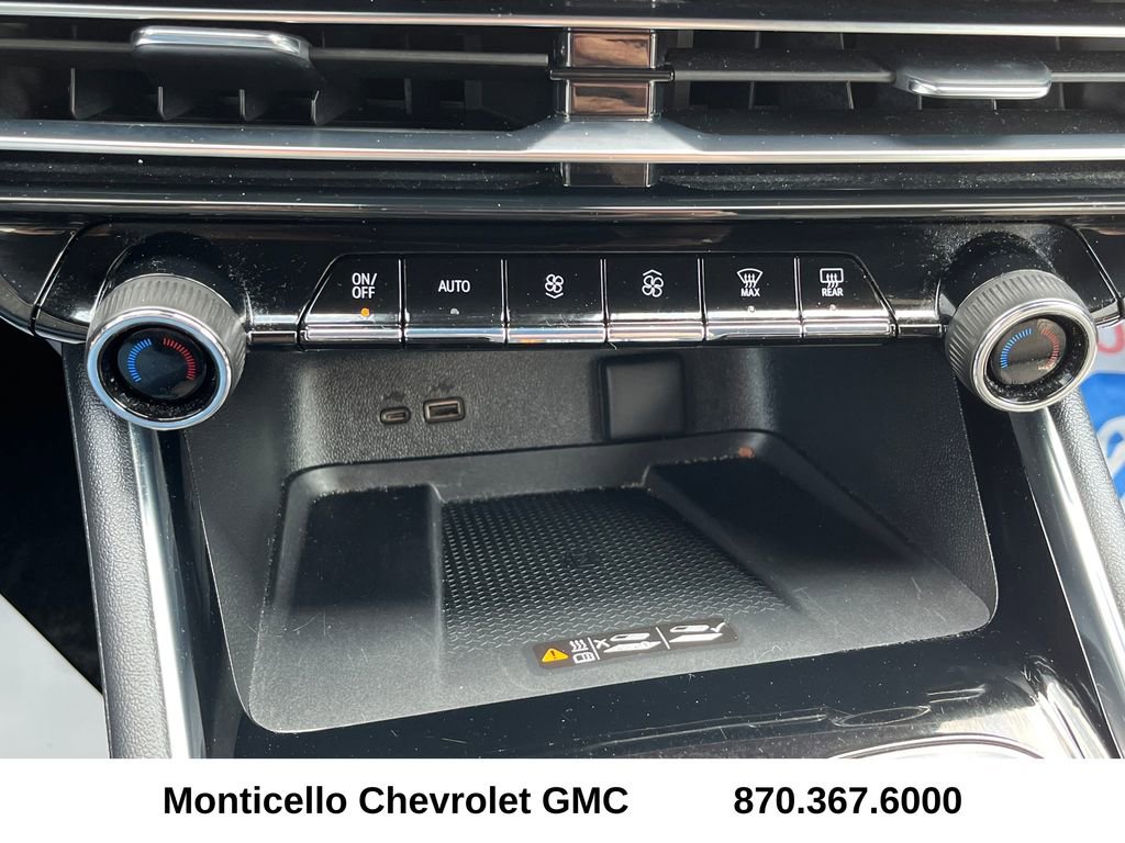 Used 2025 Chevrolet Traverse LT FWD image 19