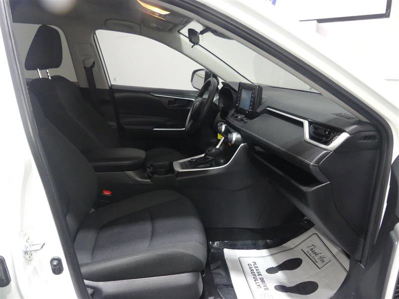 Used 2021 Toyota RAV4 LE image 21