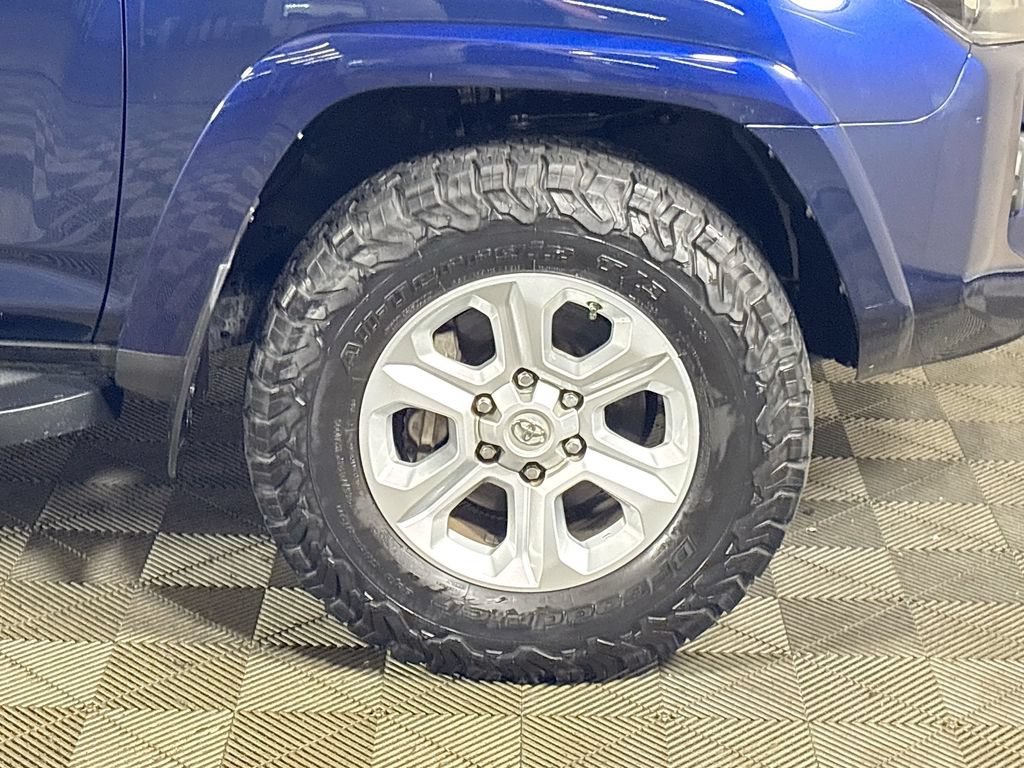 Used 2021 Toyota 4Runner SR5 AWD/4WD image 23