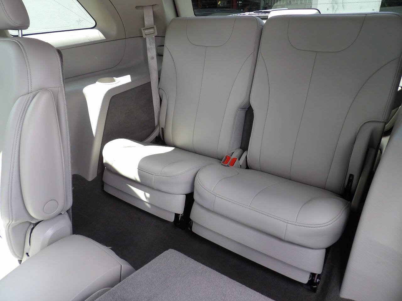 Used 2005 Chrysler Pacifica Touring AWD/4WD image 10