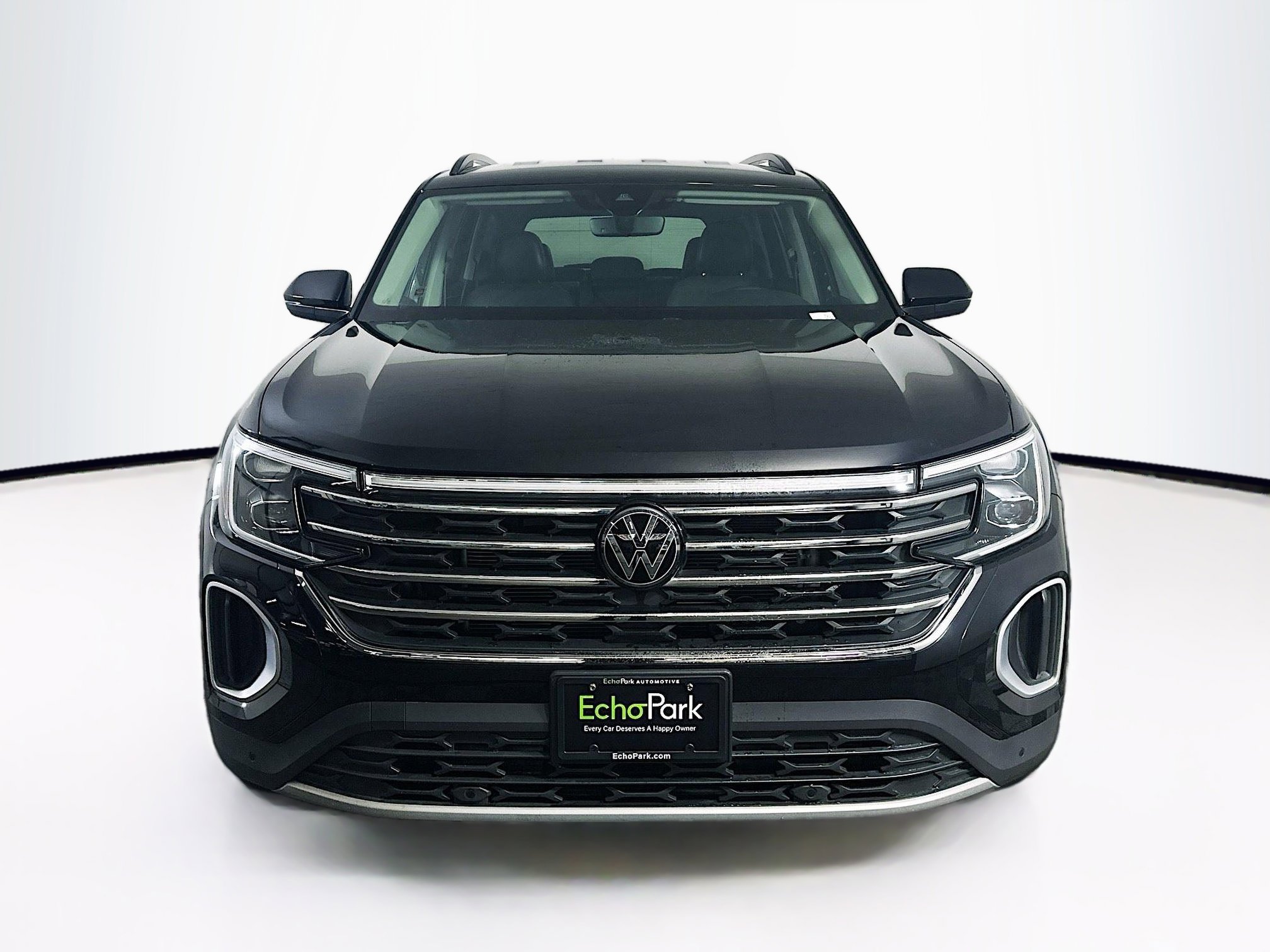 Used 2024 Volkswagen Atlas SE w/ Black Wheel Package AWD/4WD image 2