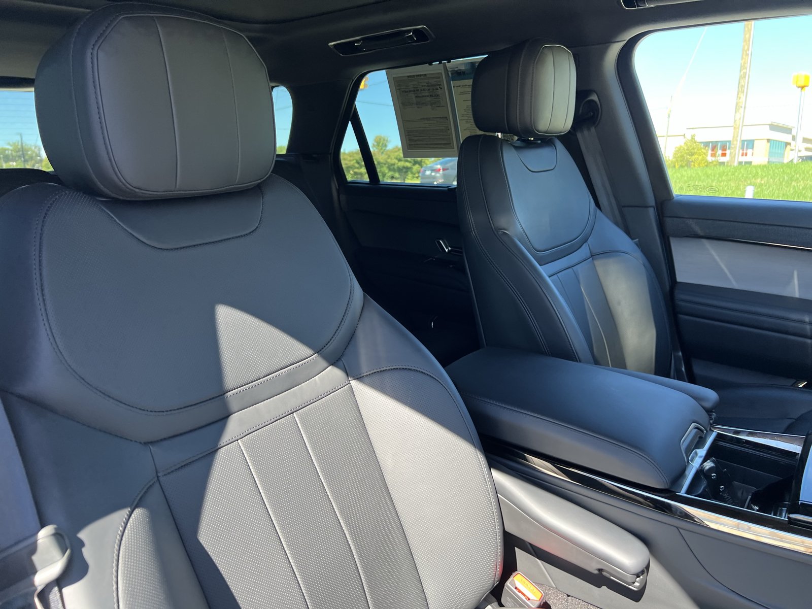 Used 2025 Land Rover Range Rover Sport SE AWD/4WD image 34