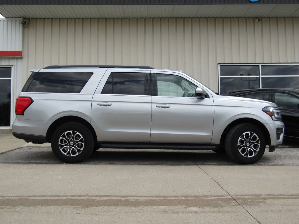 Used 2024 Ford Expedition Max XLT AWD/4WD image 2