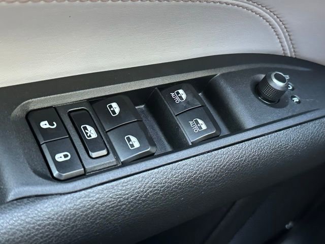 Used 2024 Jeep Compass Limited image 17