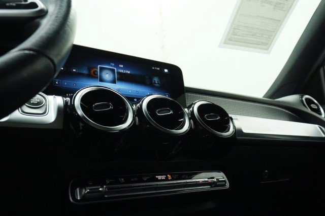 Used 2022 Mercedes-Benz GLB 250 w/ Premium Package image 16