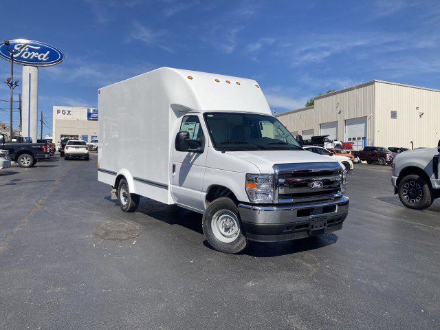 New 2027 Ford E-350 and Econoline 350 Super Duty RWD image 2