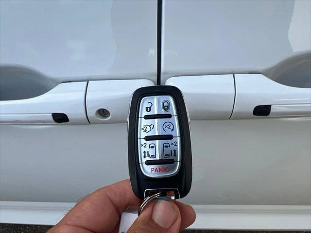 Certified 2023 Chrysler Pacifica Touring-L FWD image 35
