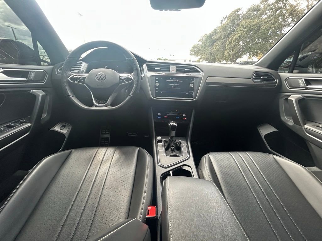 Certified 2022 Volkswagen Tiguan SE R-Line image 10