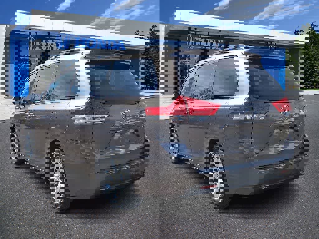 Used 2011 Toyota Sienna LE image 22