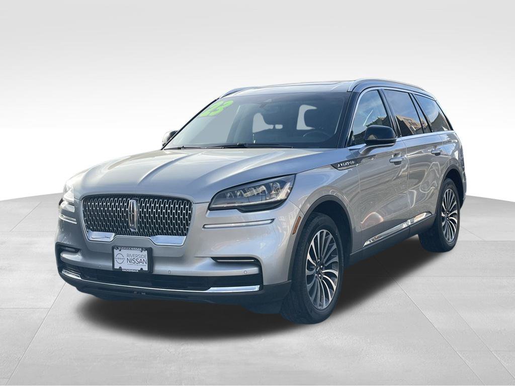 Used 2023 Lincoln Aviator AWD w/ Premium Package image 2