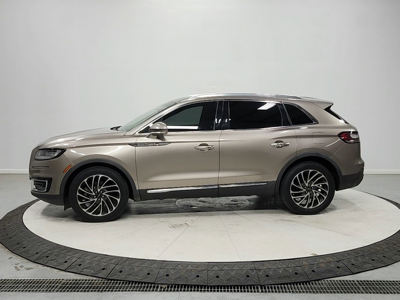 Used 2020 Lincoln Nautilus Reserve w/ Cargo Utility Package image 4