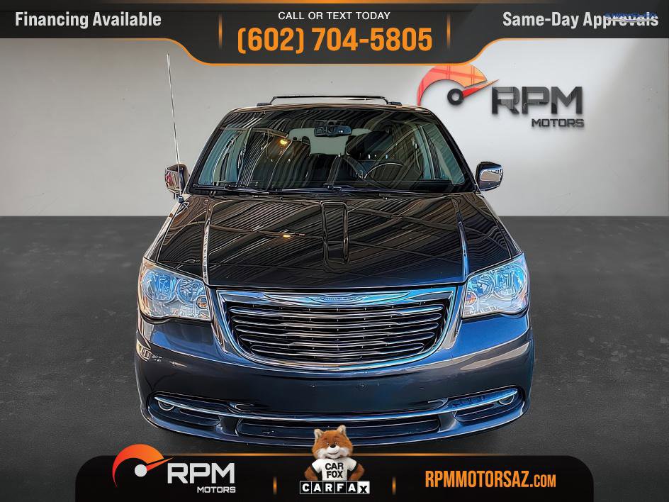 Used 2015 Chrysler Town & Country Touring image 2