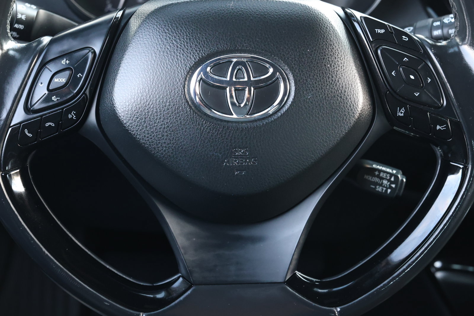 Used 2019 Toyota C-HR Limited FWD image 18