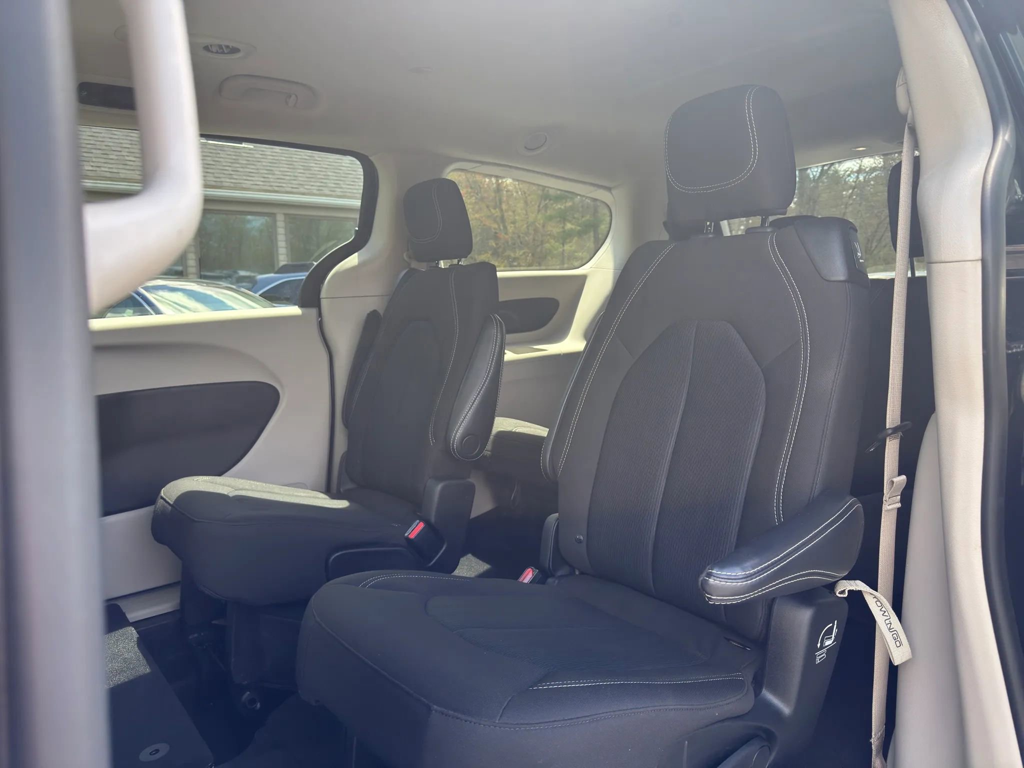 Used 2022 Chrysler Voyager LX FWD image 21