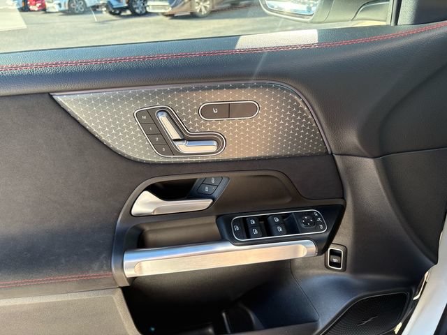 Used 2025 Mercedes-Benz GLB 250 image 16