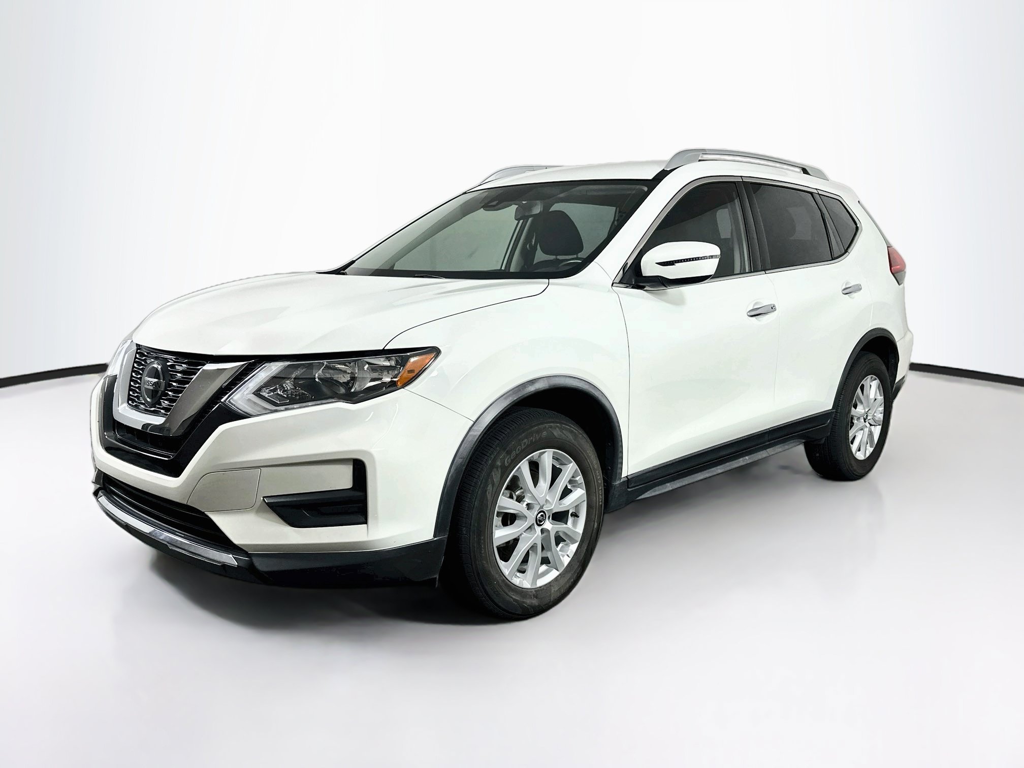 Used 2020 Nissan Rogue SV FWD image 3
