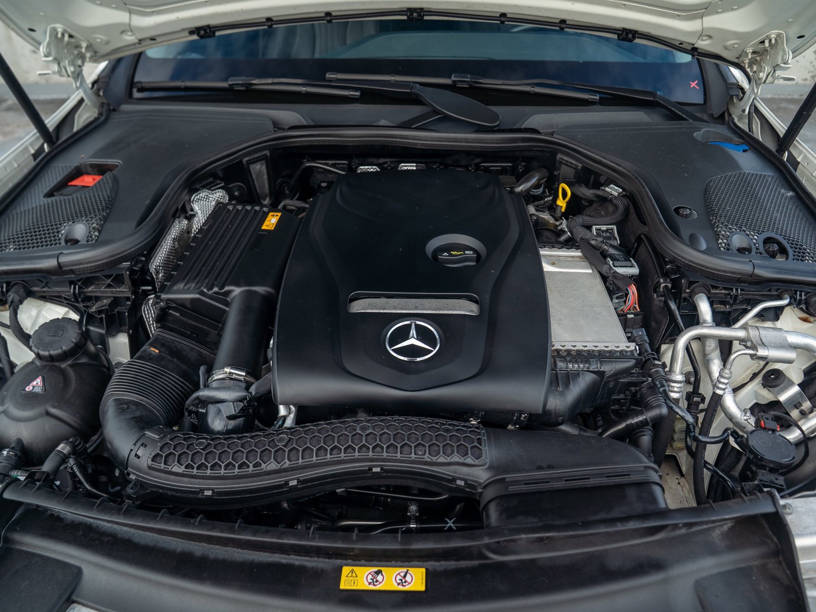 Certified 2018 Mercedes-Benz E 300 4MATIC image 30