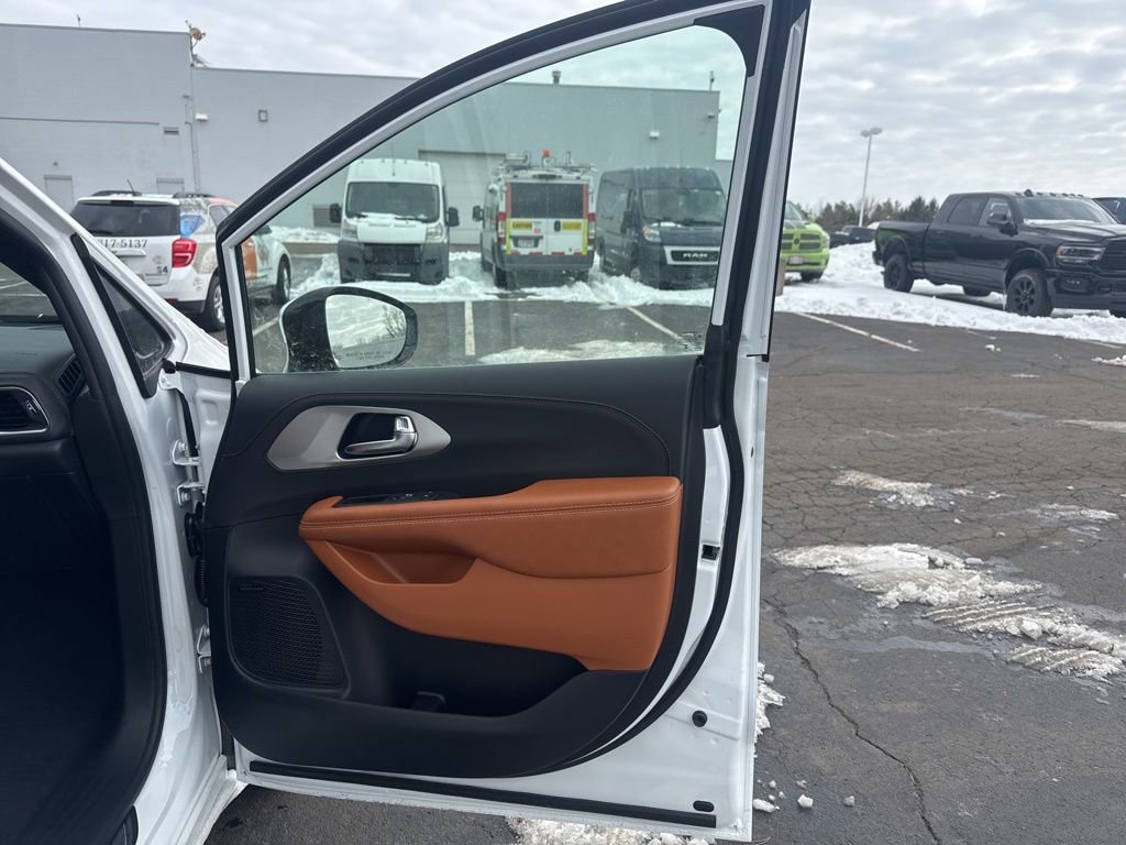 New 2026 Chrysler Pacifica Pinnacle AWD/4WD image 54