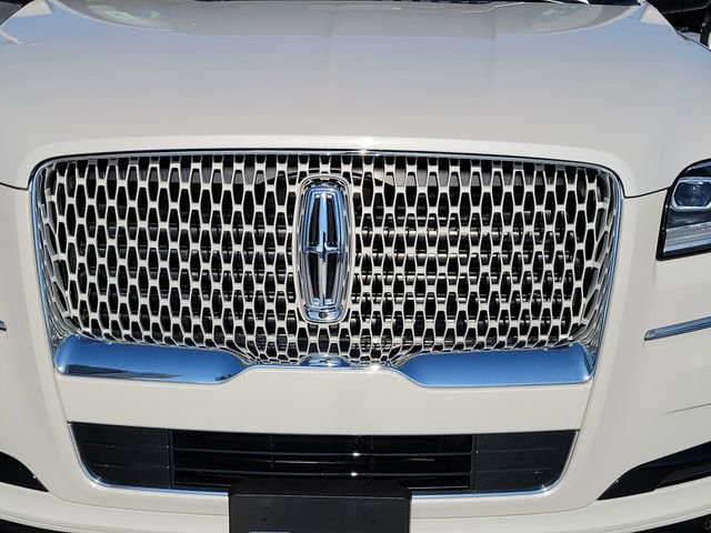 Used 2024 Lincoln Navigator L Reserve w/ Monochromatic Package image 9