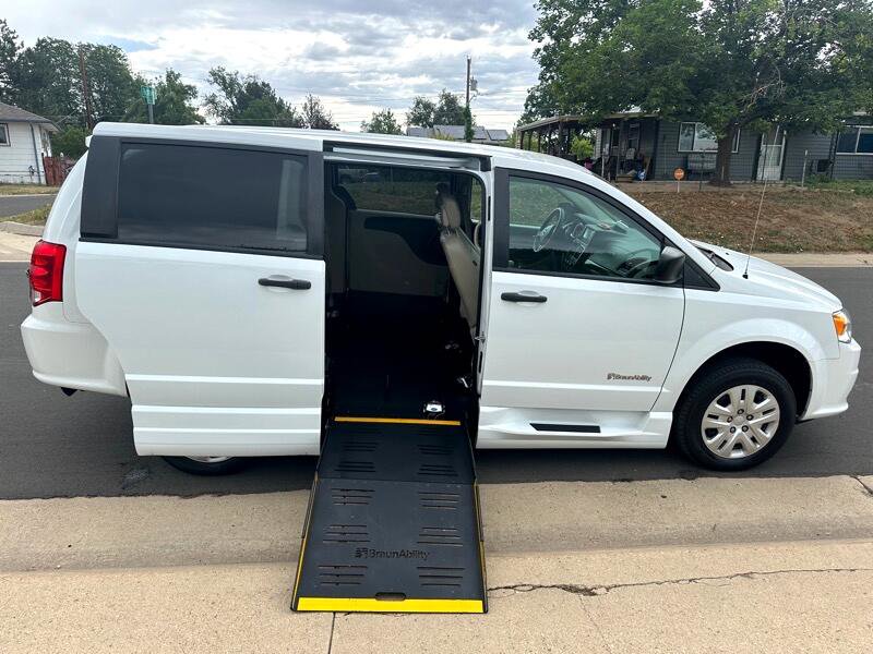 Used 2019 Dodge Grand Caravan SE image 1
