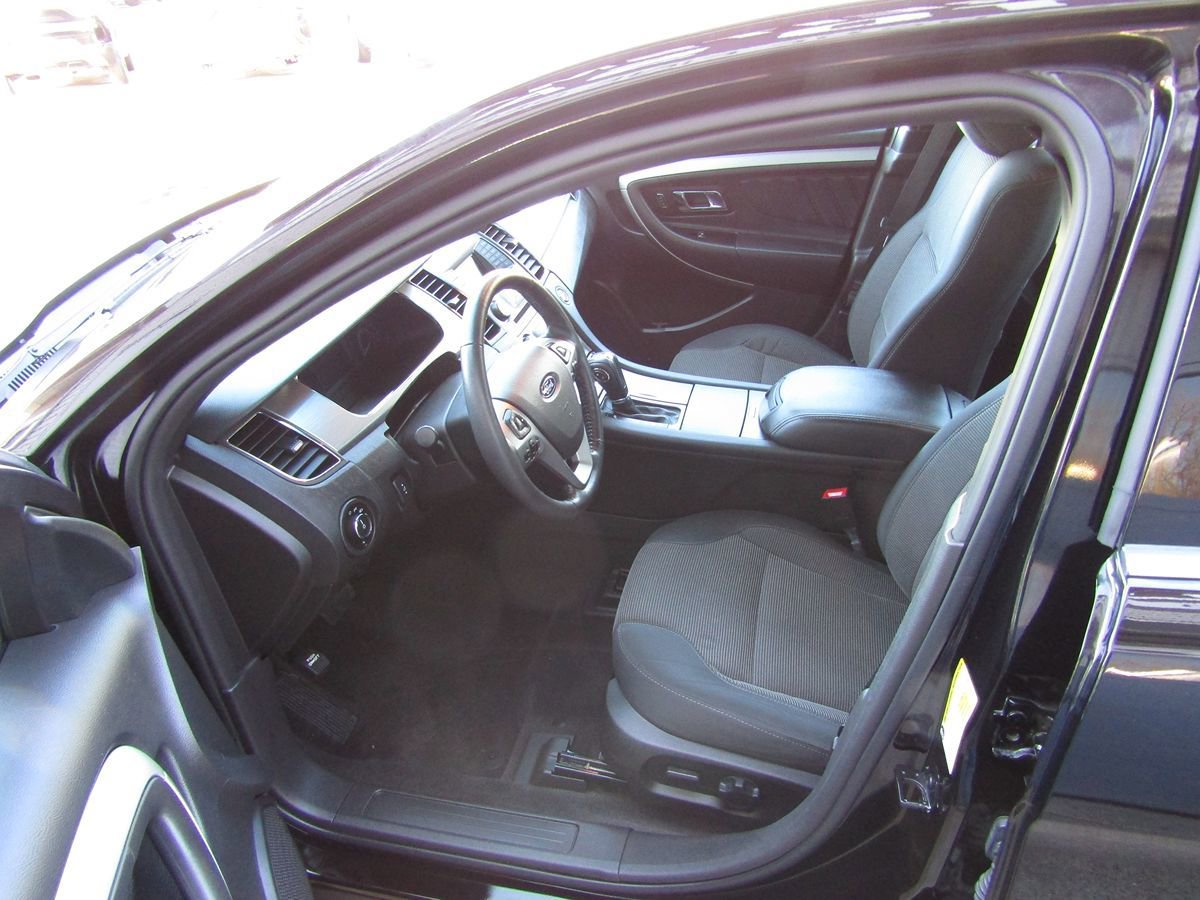 Used 2017 Ford Taurus SEL FWD image 4