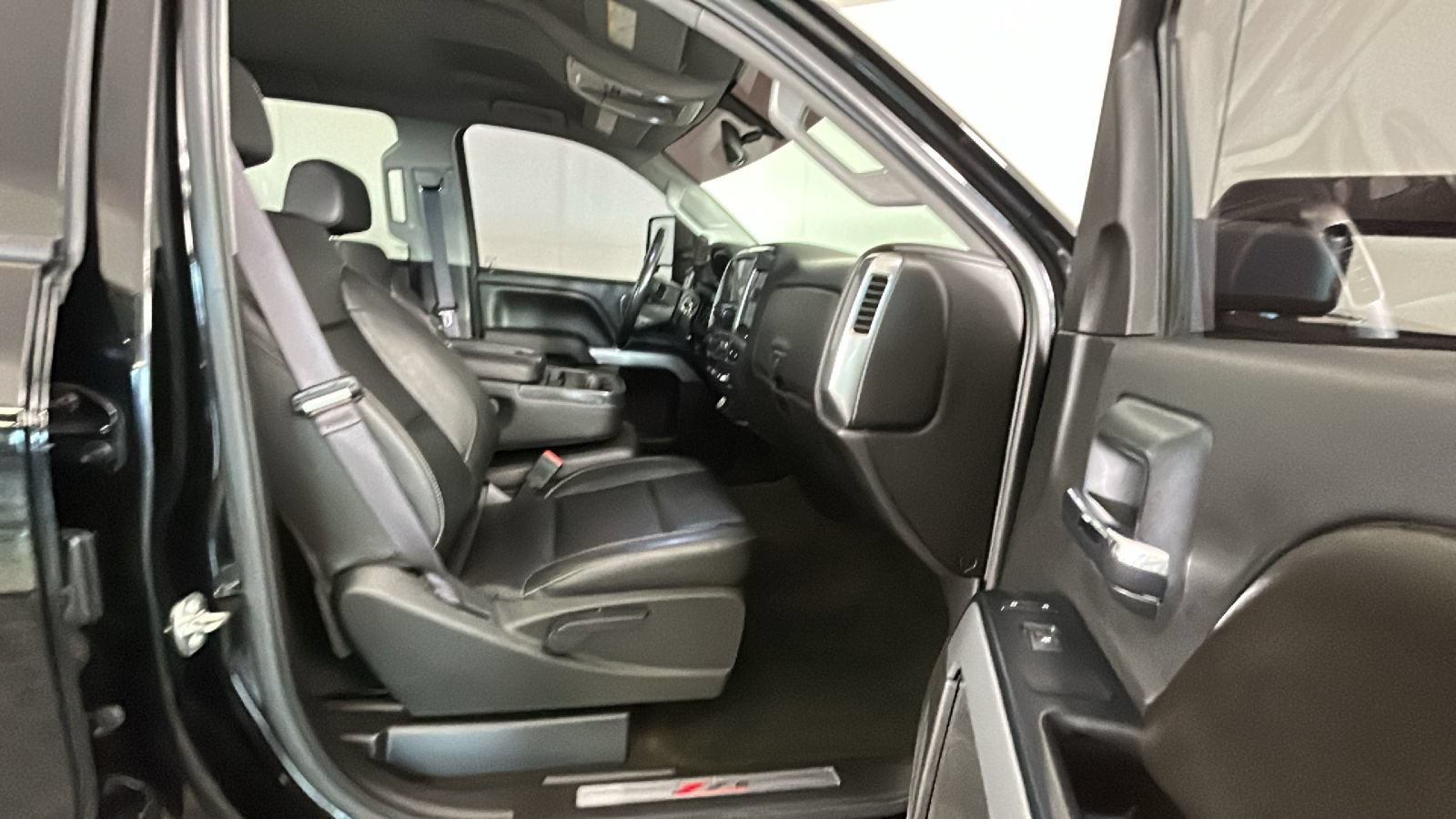 Used 2016 Chevrolet Silverado 2500 LT w/ Midnight Edition AWD/4WD image 33