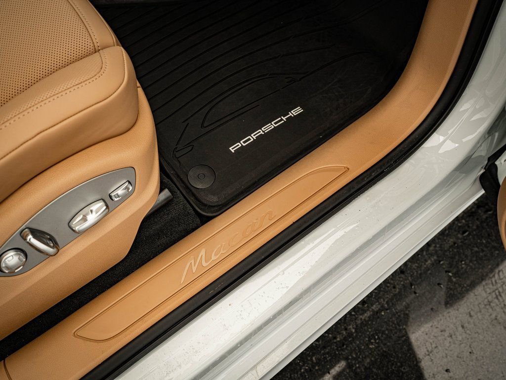 Certified 2025 Porsche Macan image 30