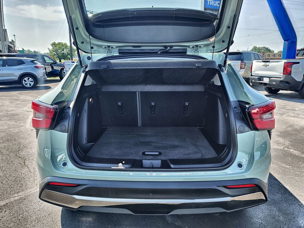 Used 2025 Chevrolet Trax ACTIV FWD image 23