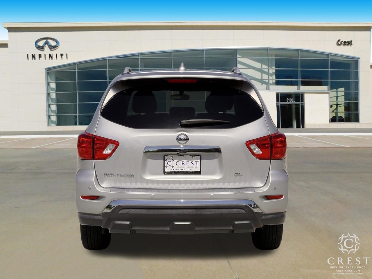 Used 2019 Nissan Pathfinder SL FWD image 4