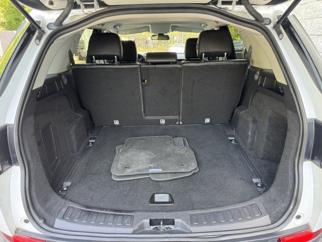 Used 2018 Land Rover Discovery Sport SE AWD/4WD image 8