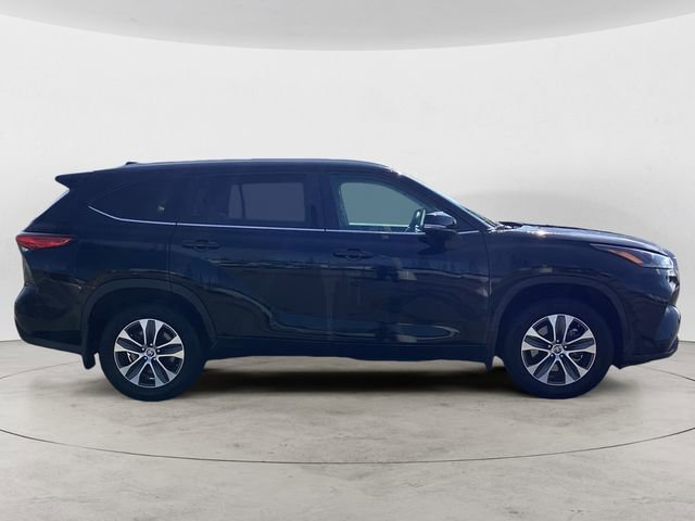 Used 2023 Toyota Highlander XLE image 6