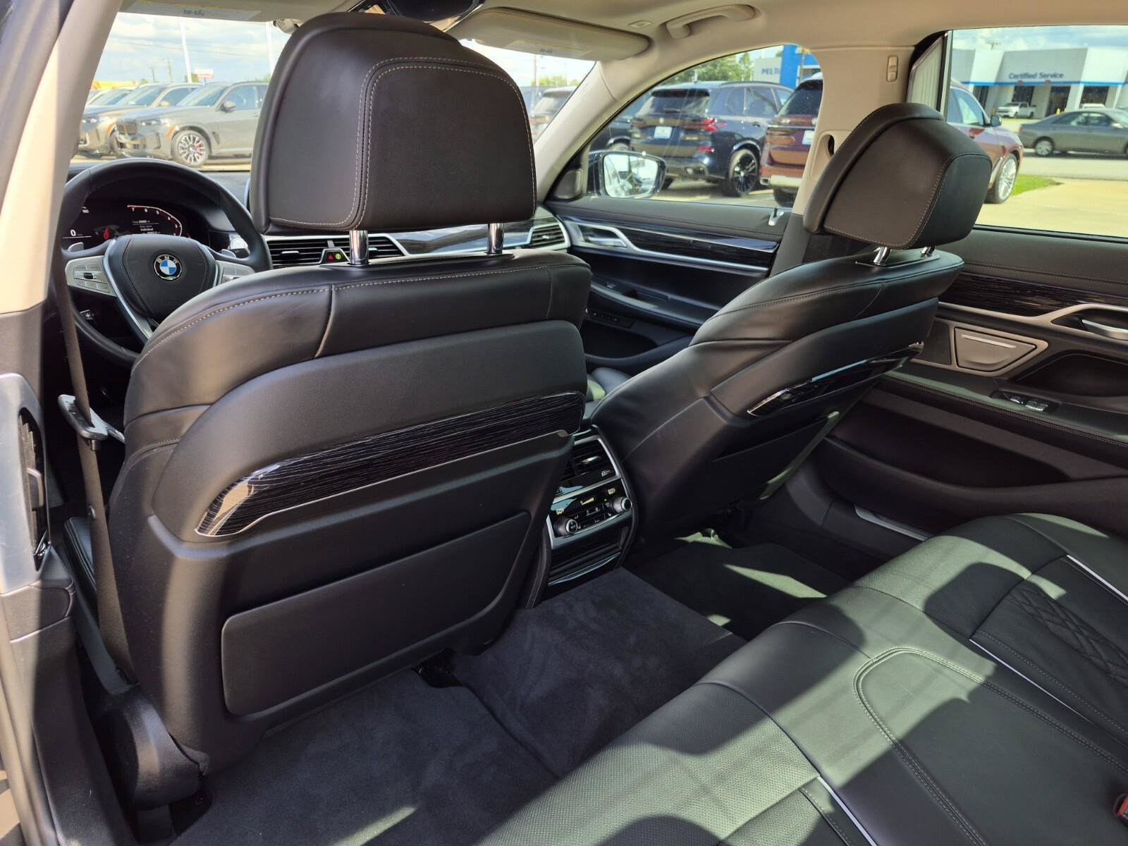 Used 2022 BMW 740i w/ Premium Package RWD image 18
