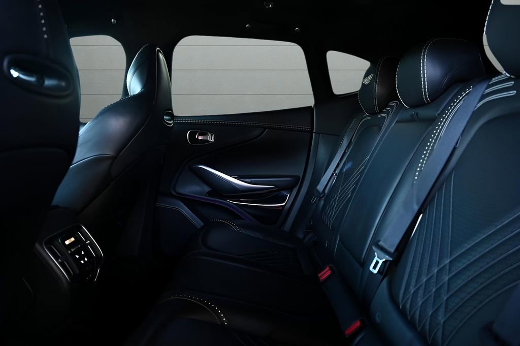 Used 2021 Aston Martin DBX AWD/4WD image 27