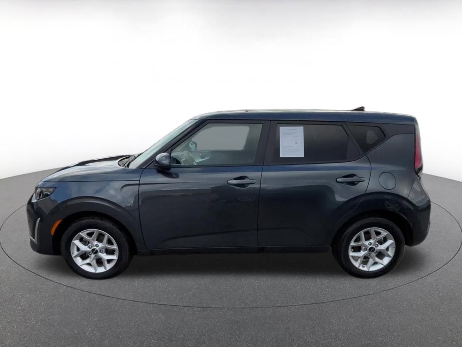 Used 2025 Kia Soul LX w/ LX Technology Package image 9