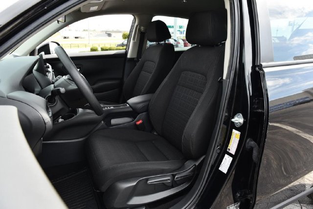 Certified 2025 Honda HR-V LX image 19