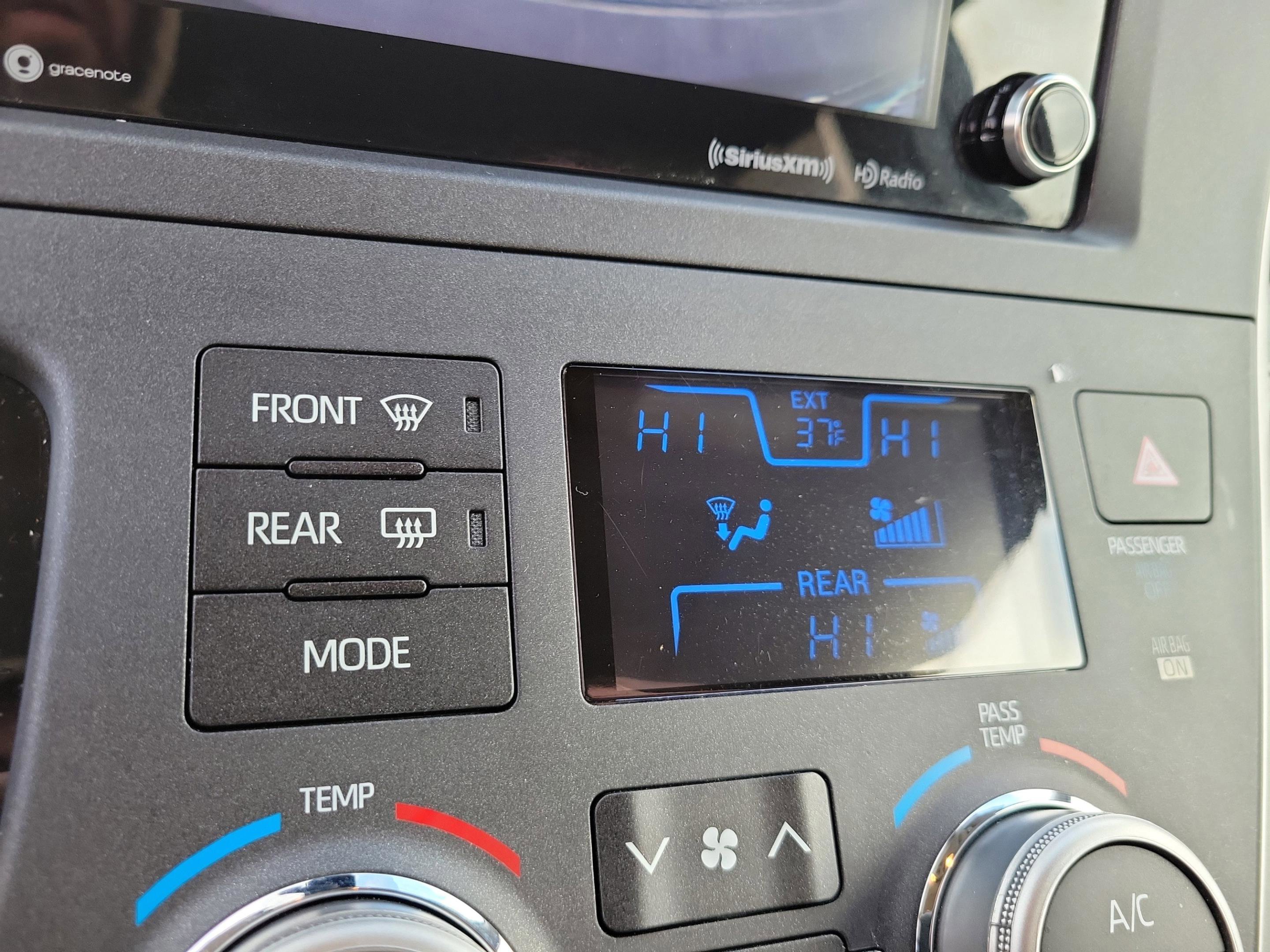 Used 2020 Toyota Sienna XLE image 29