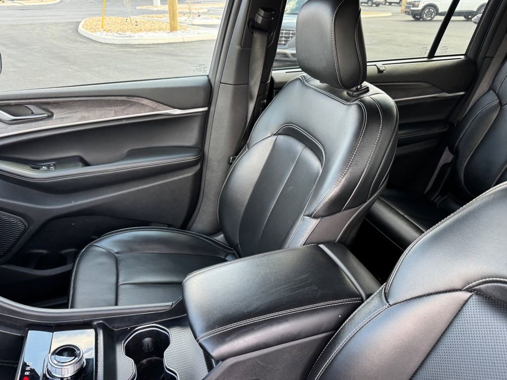 Used 2024 Jeep Grand Cherokee L Limited w/ Luxury Tech Group II AWD/4WD image 10