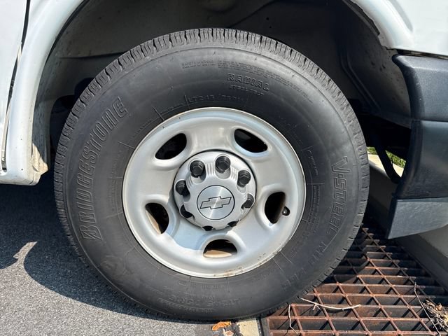 Used 2018 Chevrolet Express 3500 Extended w/ Driver Convenience Package RWD image 11
