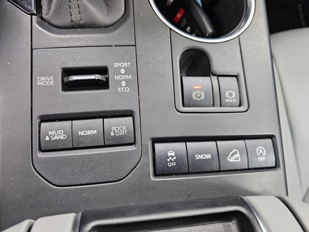 Used 2020 Toyota Highlander XLE AWD/4WD image 27