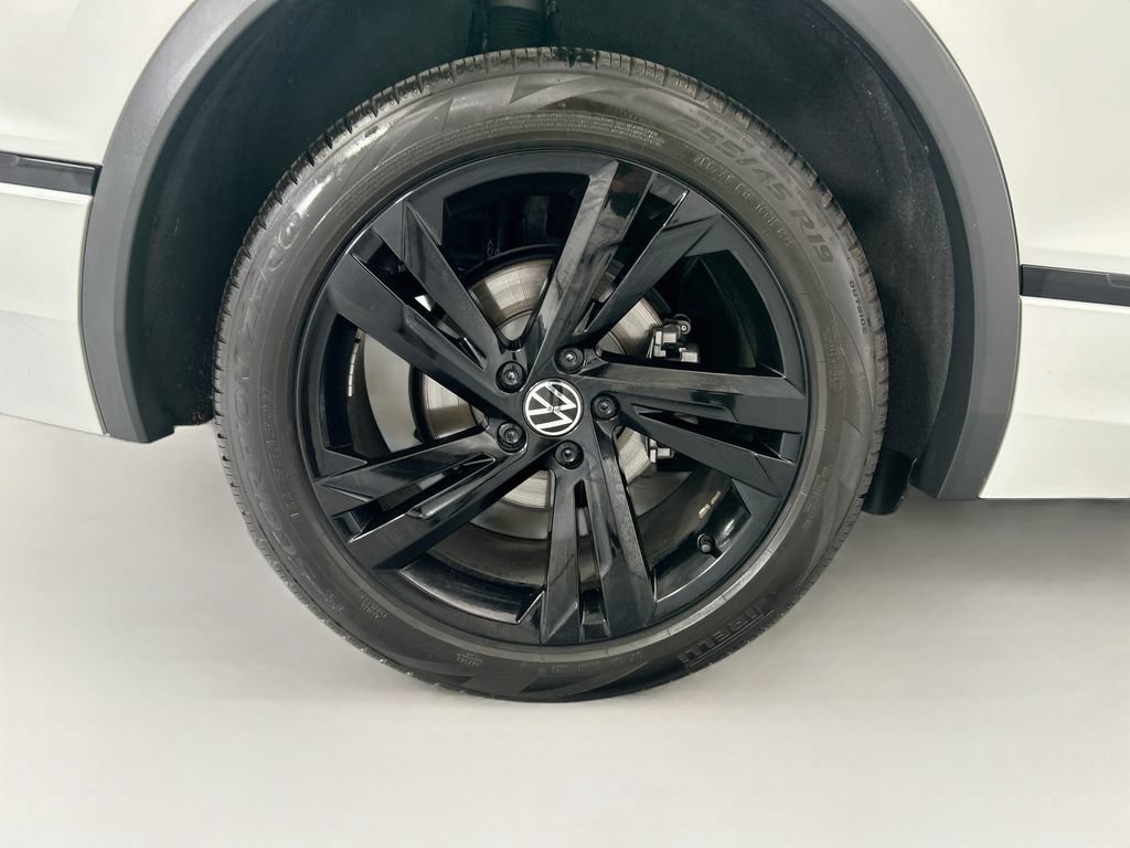 Used 2024 Volkswagen Tiguan SE R-Line FWD image 31
