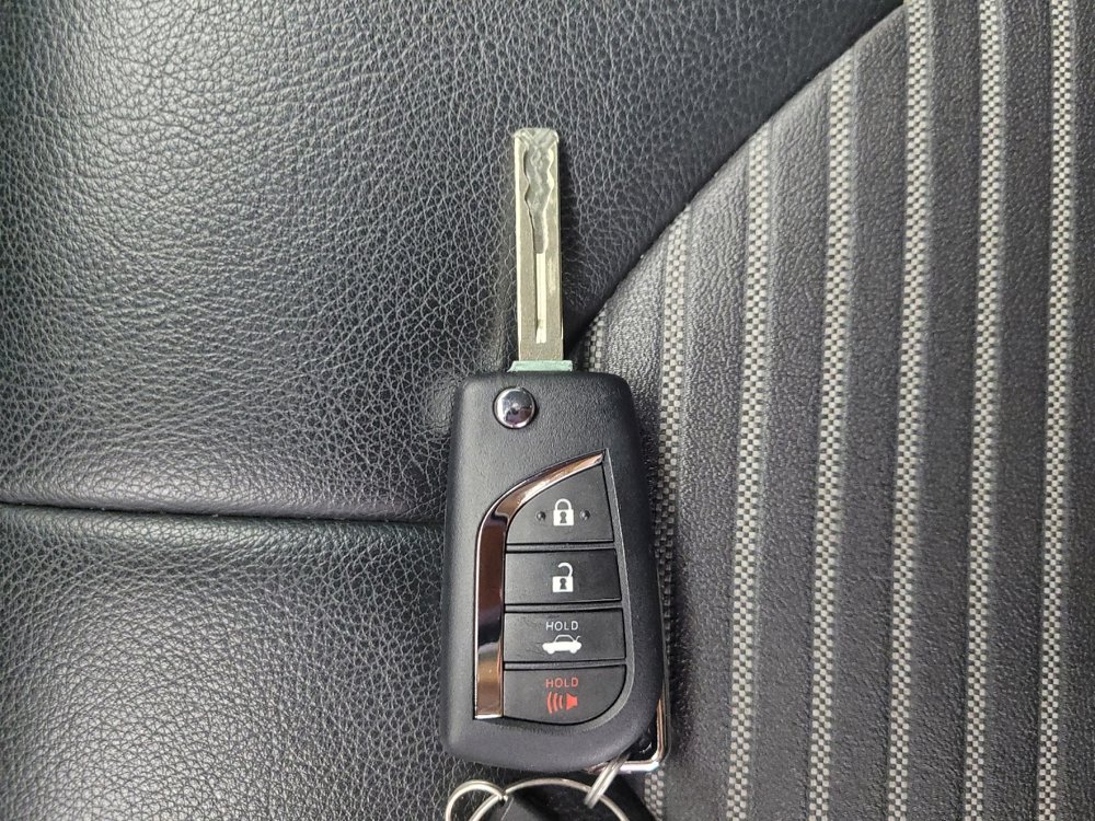 Used 2022 Toyota Camry SE image 32