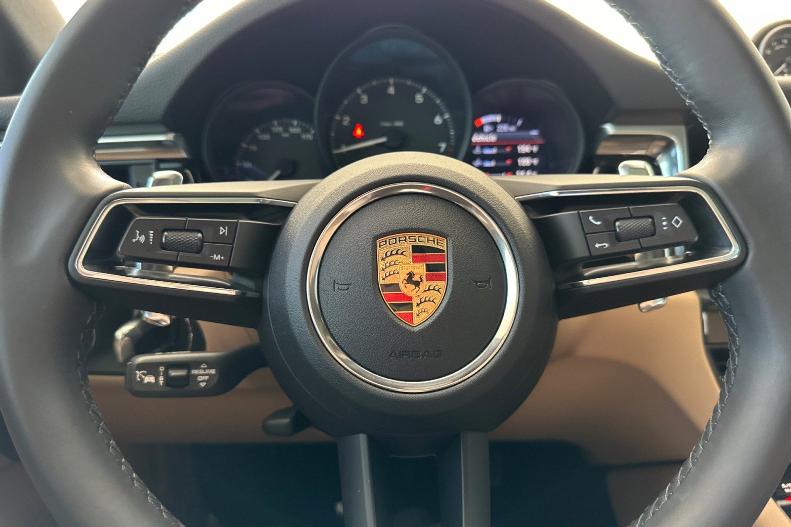 Certified 2023 Porsche Macan AWD image 24