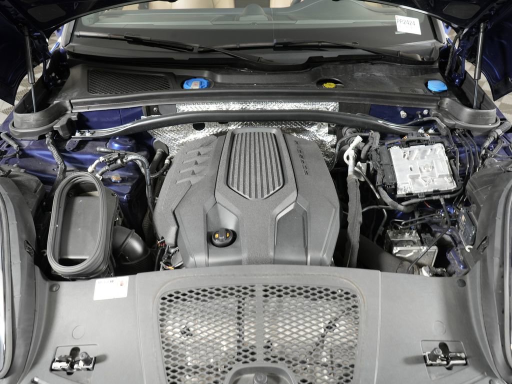 Certified 2024 Porsche Macan image 43