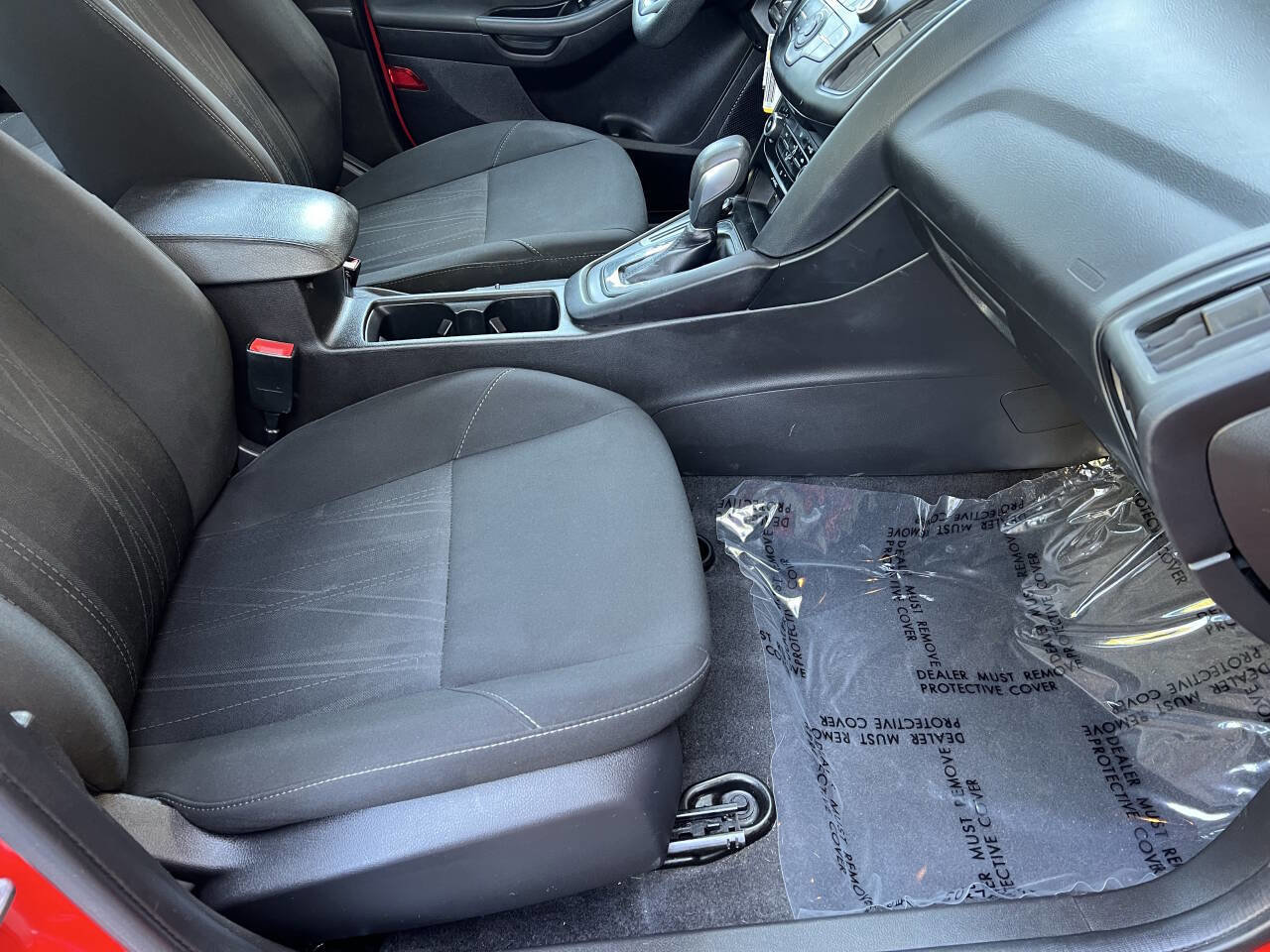 Used 2017 Ford Focus SE image 10