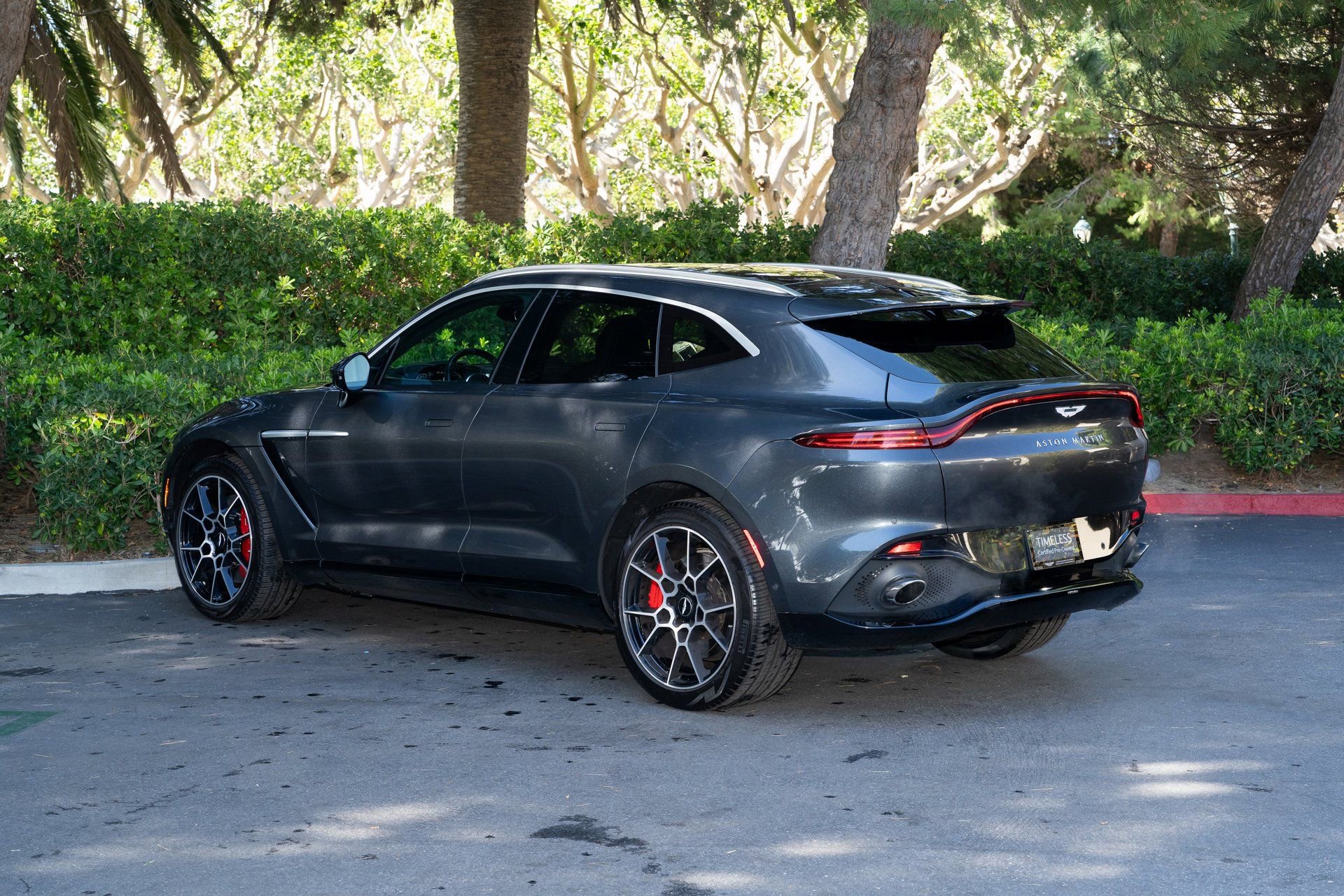 Used 2021 Aston Martin DBX image 4