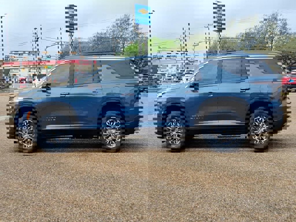 New 2026 Chevrolet Traverse LT image 2