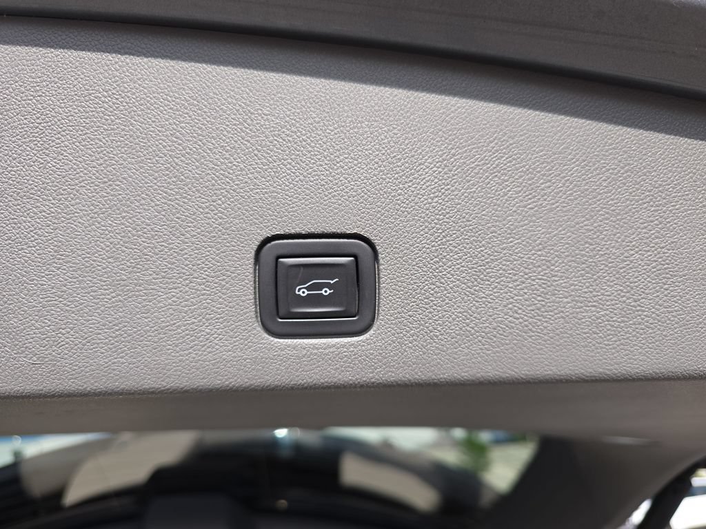 Certified 2024 Cadillac XT6 Premium Luxury w/ LPO, Floor Liner Package AWD/4WD image 14