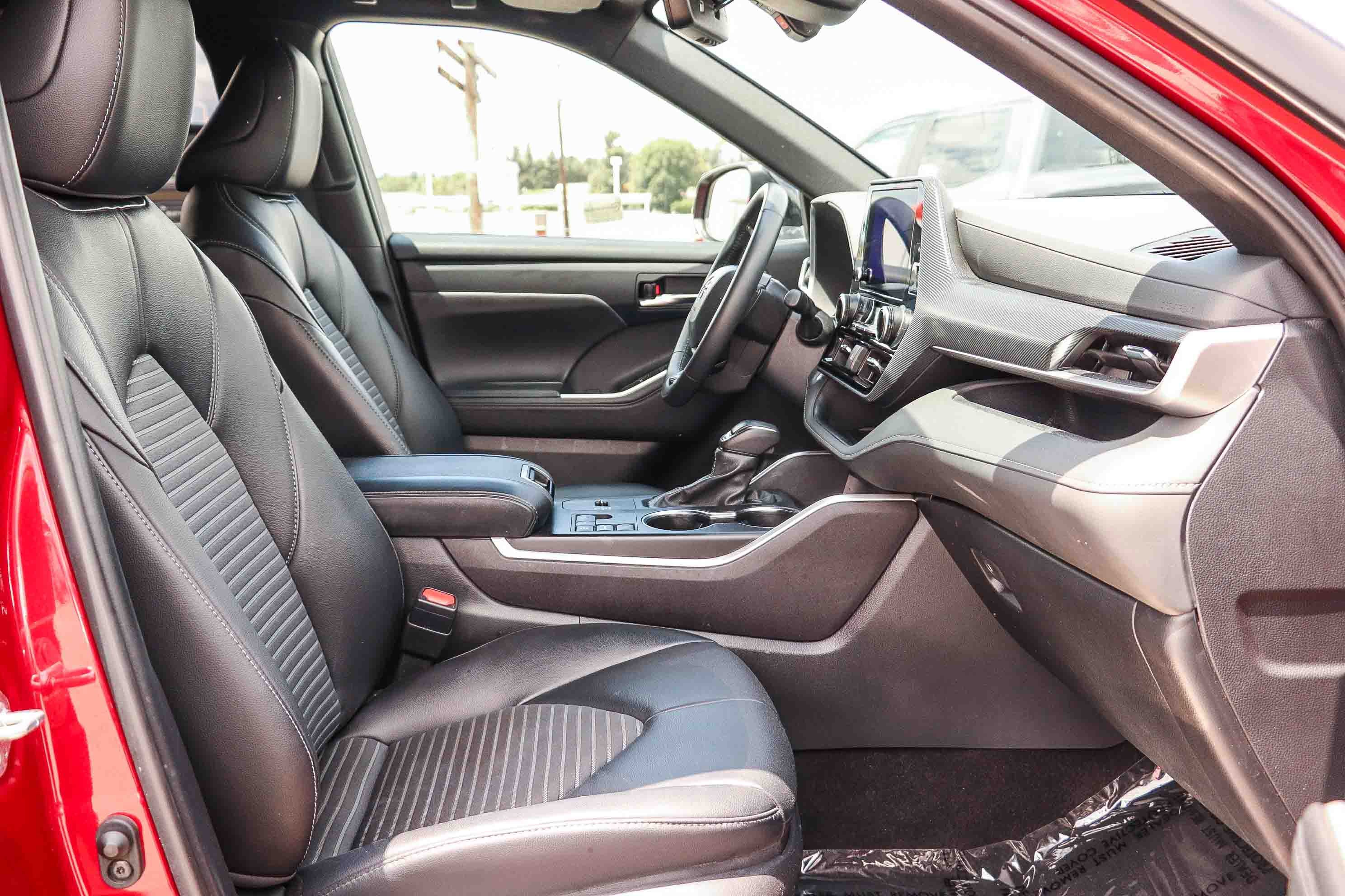 Certified 2024 Toyota Highlander XSE FWD image 17