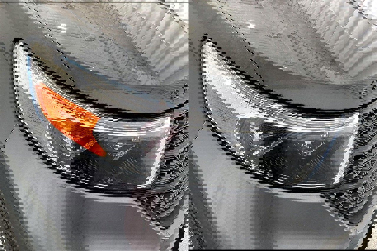 Used 2021 Ford Explorer XLT w/ Equipment Group 202A image 12