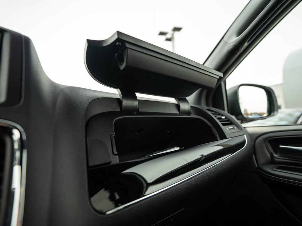 Used 2016 Dodge Grand Caravan SXT image 35